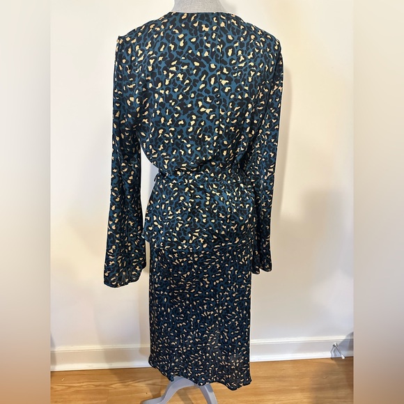 BCBG two piece shirt and skirt set size L/10 - Picture 3 of 9